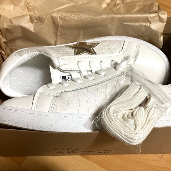 VINTAGE HAVANA White Croc & Silver Carla Sneakers - Size 7.5 - Picture 3 of 4